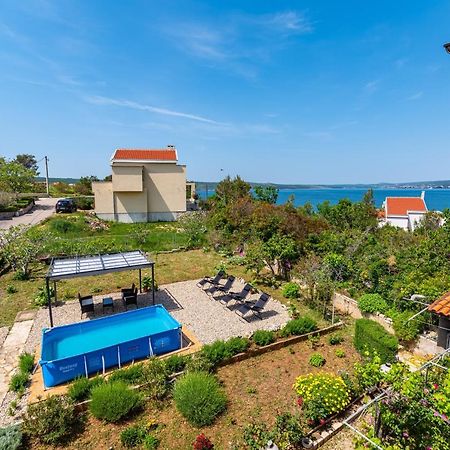 Apartment Sea And Mountain With Pool Novigrad  Ruang foto