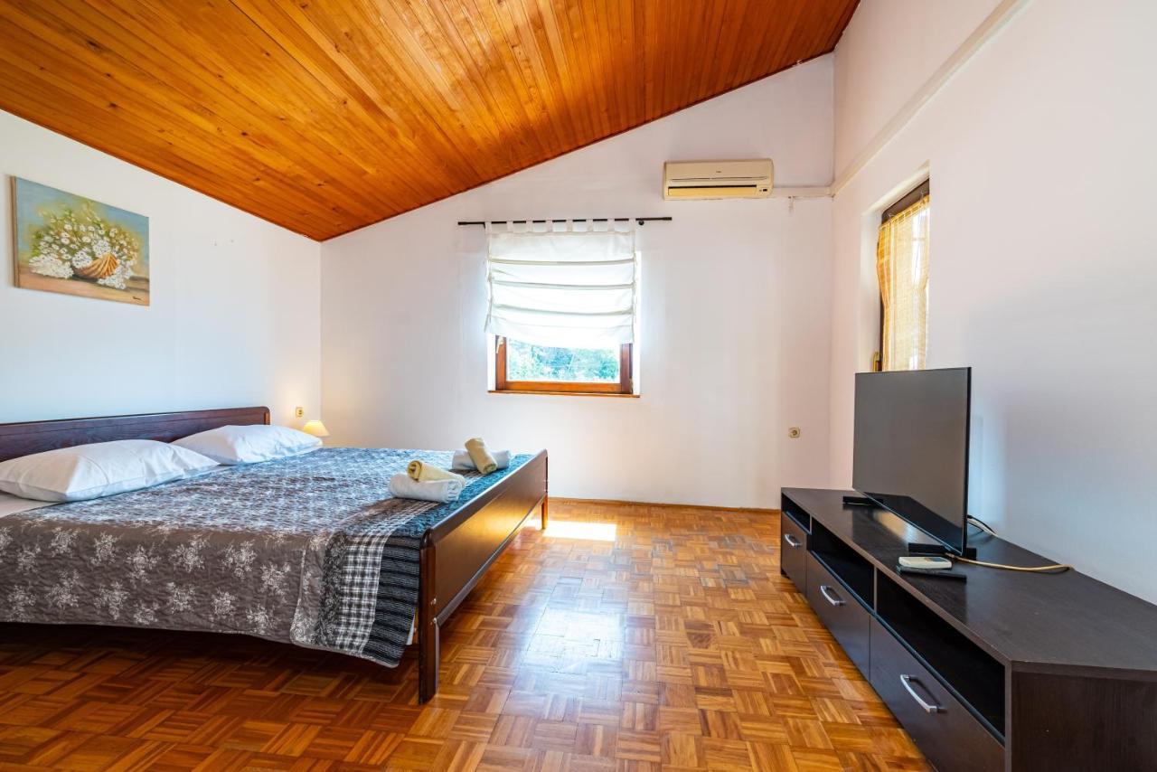 Apartment Sea And Mountain With Pool Novigrad  Ruang foto