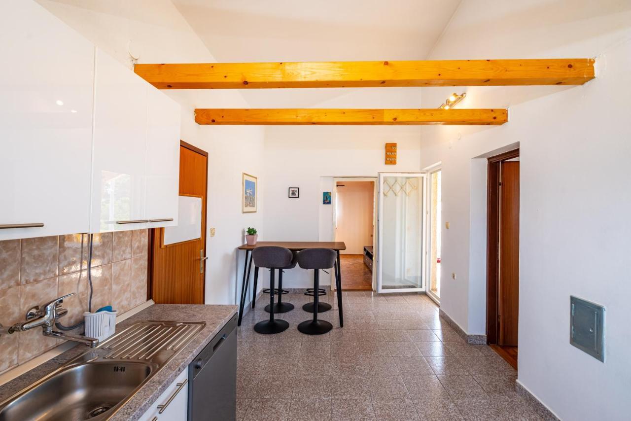 Apartment Sea And Mountain With Pool Novigrad  Ruang foto