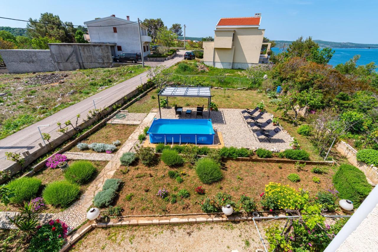 Apartment Sea And Mountain With Pool Novigrad  Ruang foto