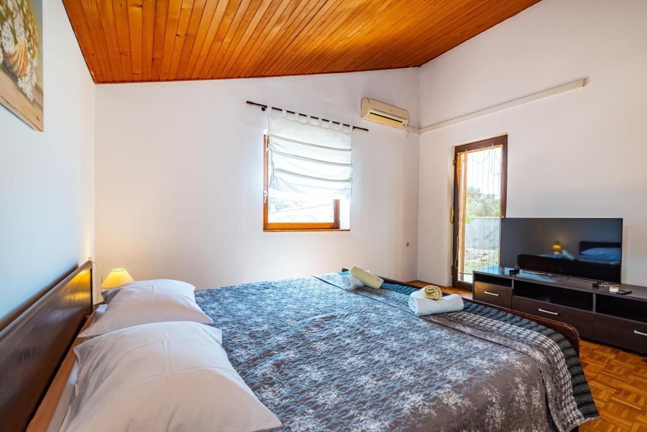 Apartment Sea And Mountain With Pool Novigrad  Ruang foto