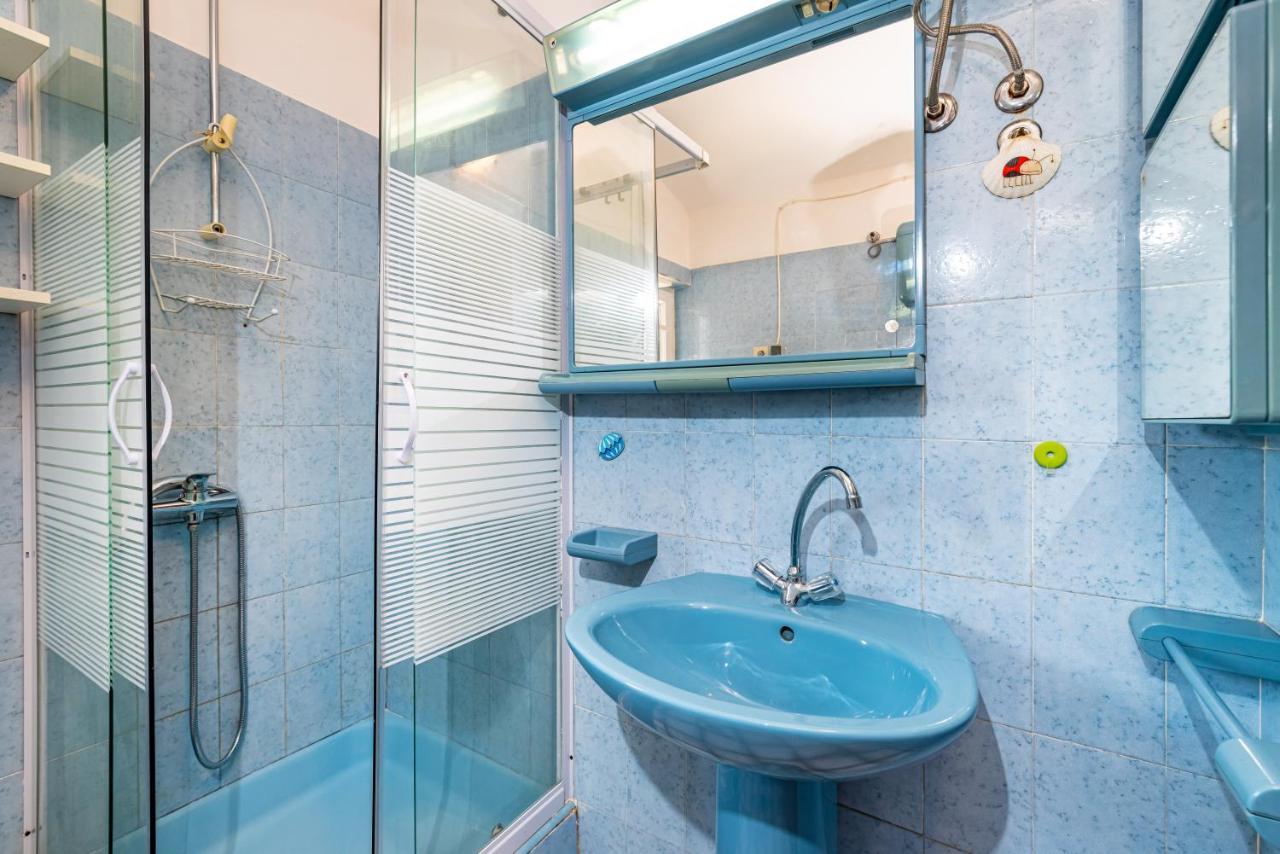 Apartment Sea And Mountain With Pool Novigrad  Ruang foto