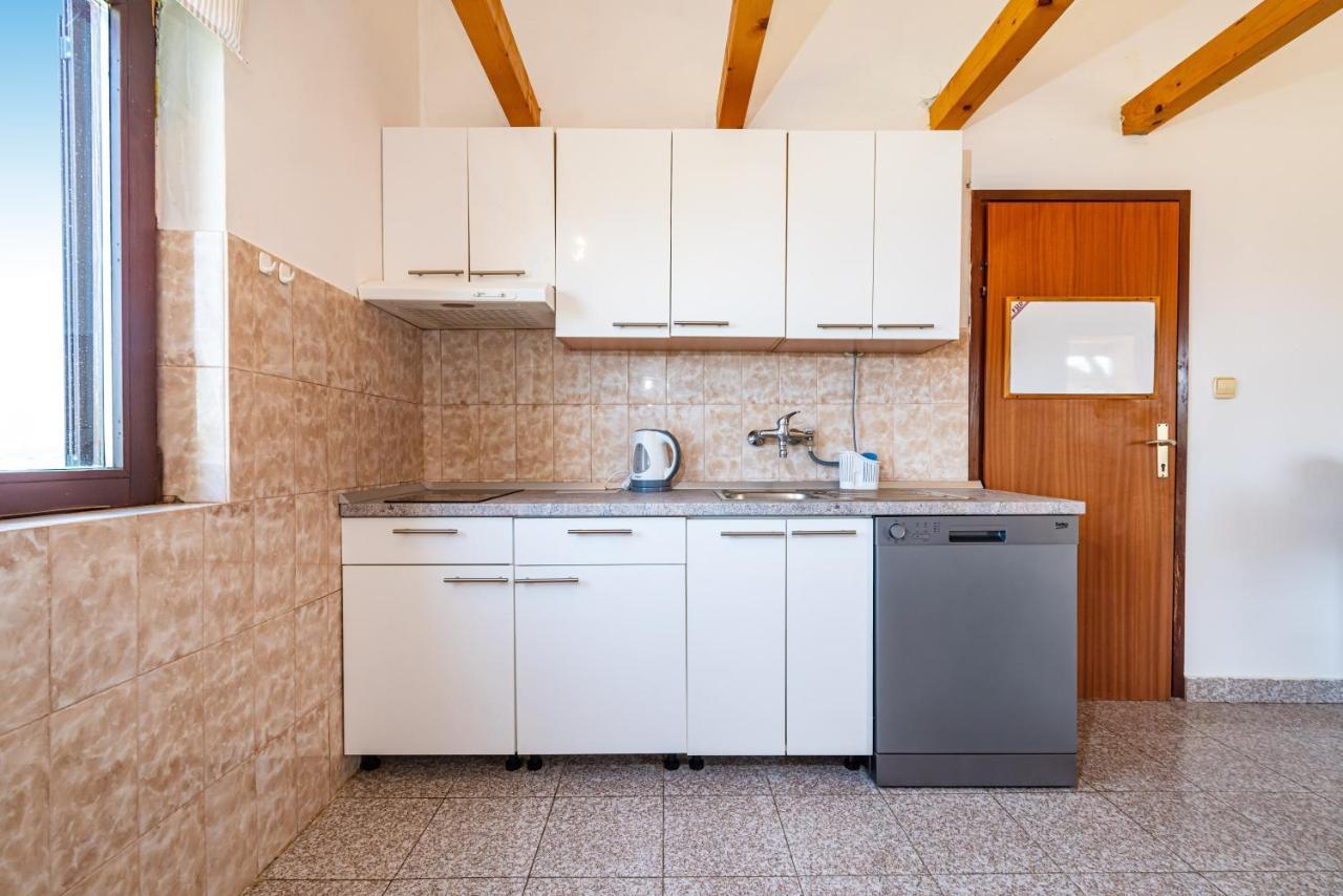 Apartment Sea And Mountain With Pool Novigrad  Ruang foto