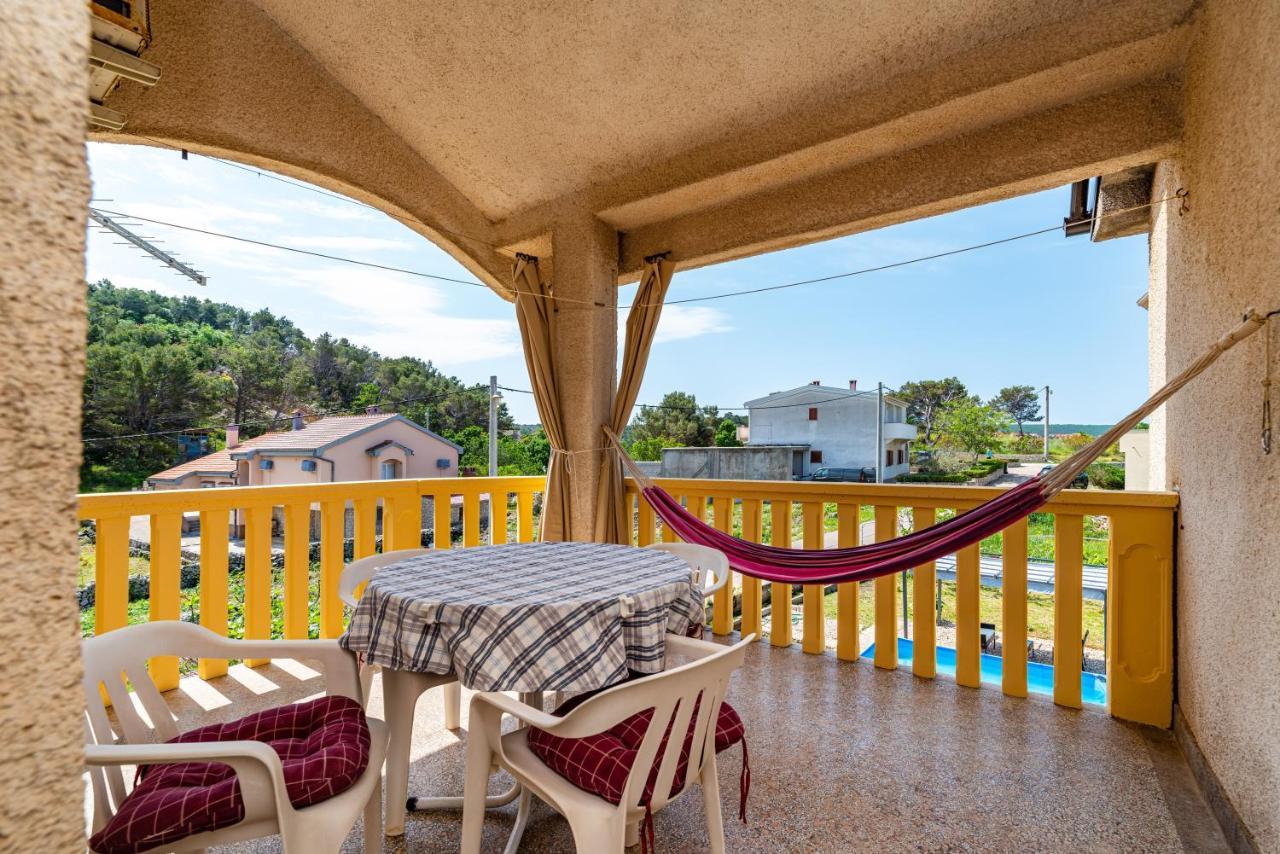 Apartment Sea And Mountain With Pool Novigrad  Ruang foto