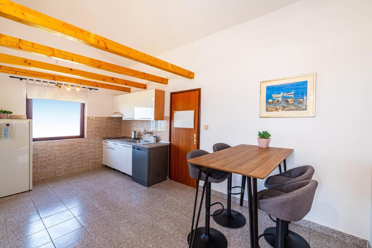 Apartment Sea And Mountain With Pool Novigrad  Bagian luar foto