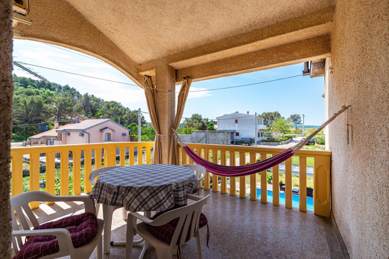 Apartment Sea And Mountain With Pool Novigrad  Bagian luar foto
